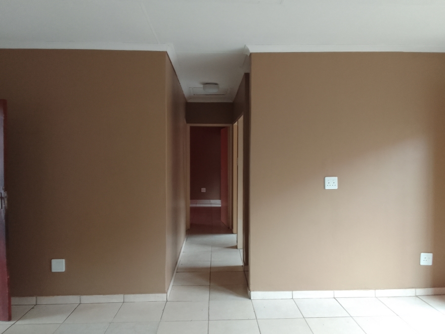 To Let 3 Bedroom Property for Rent in Oos Einde North West